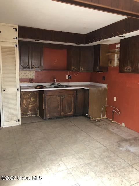 278 Van Wies Point Road Bethlehem, NY 12077 - Photo 10 of 17 IMG_3591