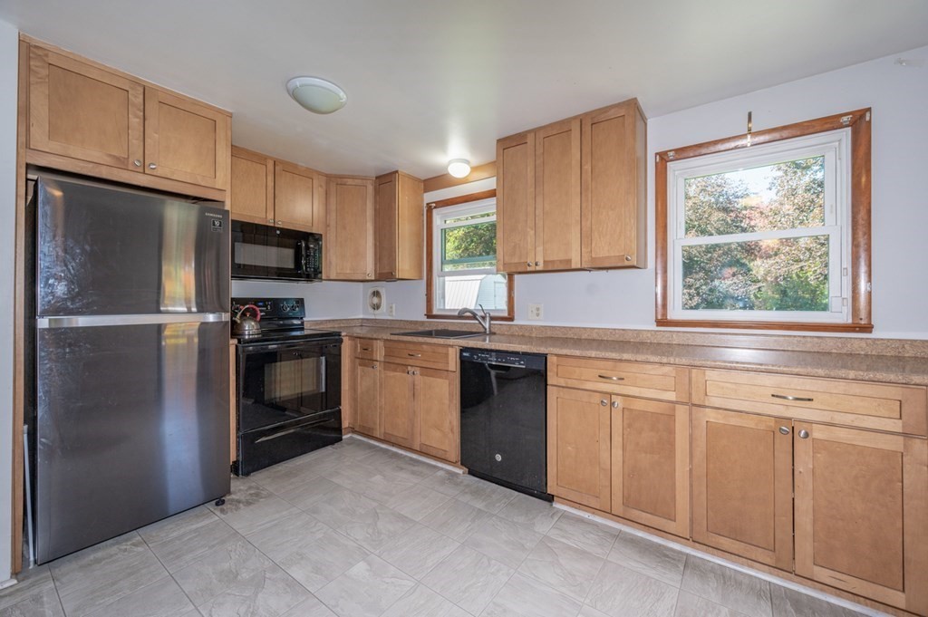 539 Cooper Road Northbridge, MA 01534 - Photo 5 of 35