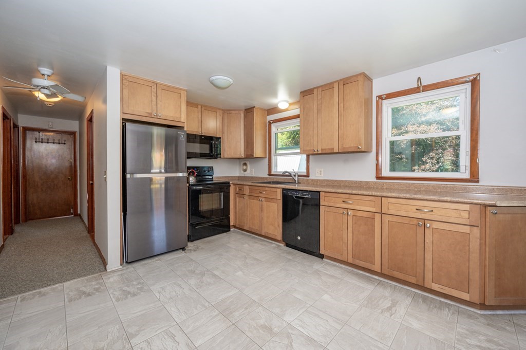 539 Cooper Road Northbridge, MA 01534 - Photo 6 of 35