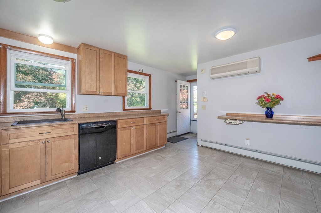 539 Cooper Road Northbridge, MA 01534 - Photo 7 of 35