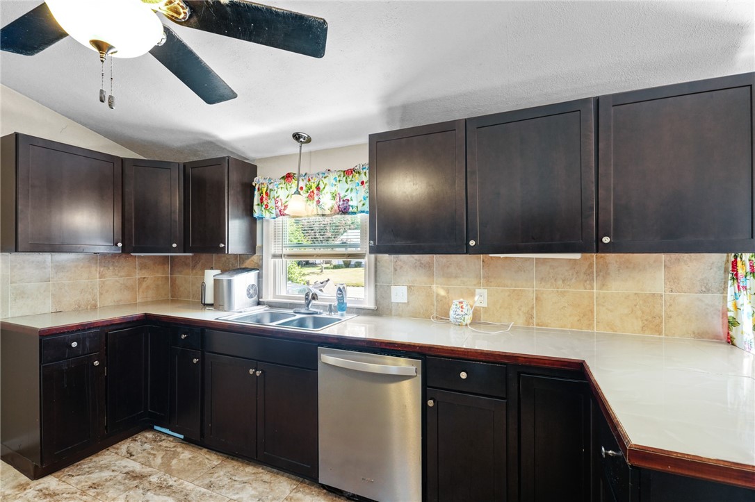 36 Mullen Road Warwick, RI 02888 - Photo 8 of 34