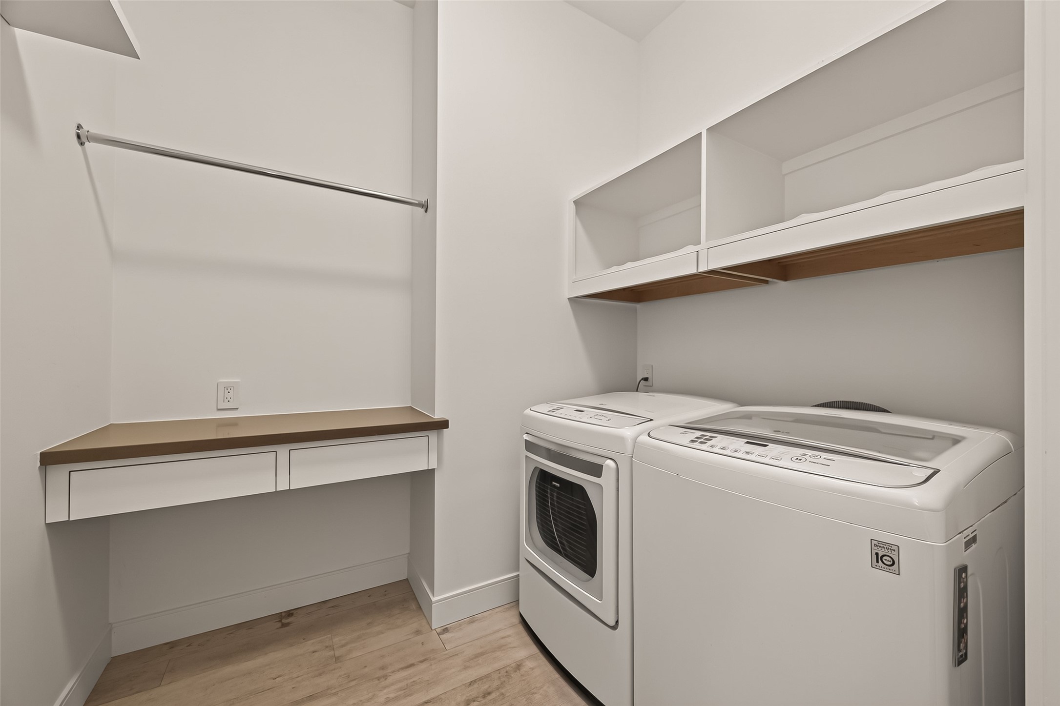 2114 Wroxton Road Houston, TX 77005 - Photo 23 of 50 Laundryvroom