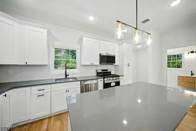 $525,000 | 32 Alpine Drive, Lake Hopatcong, NJ 07849