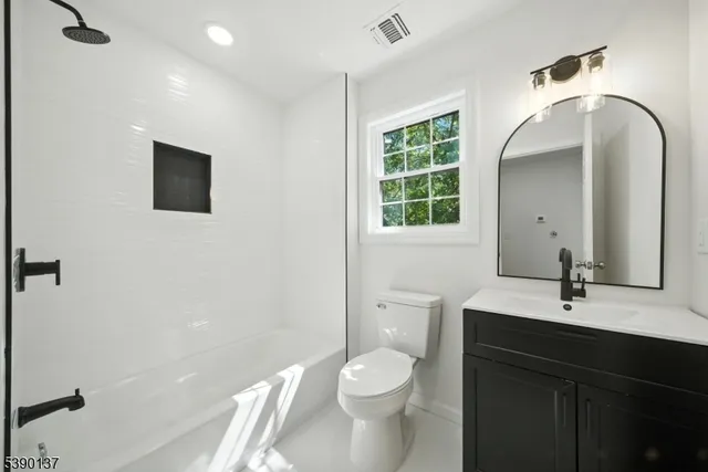 $525,000 | 32 Alpine Drive, Lake Hopatcong, NJ 07849