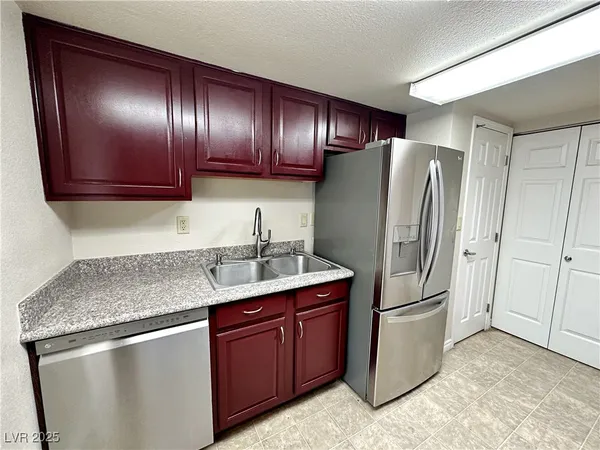 $1,740 | 4431 Alexis Drive, Unit 421, Las Vegas, NV 89103