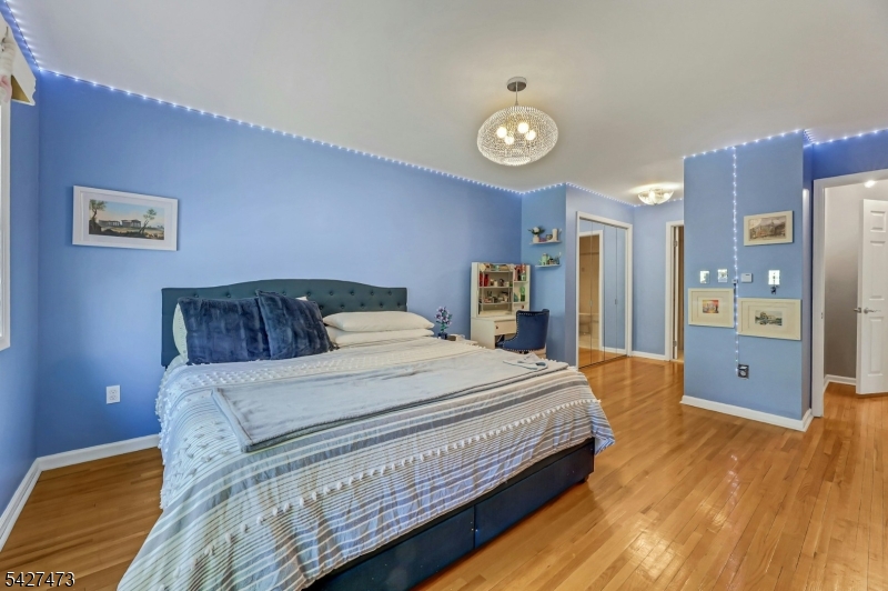 100 Easedale Road, Unit 100 Wayne, NJ 07470 - Photo 21 of 43 a spacious bedroom with a bed and a table