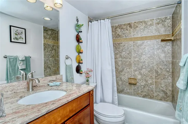 a view of a livingroom with furniture and window