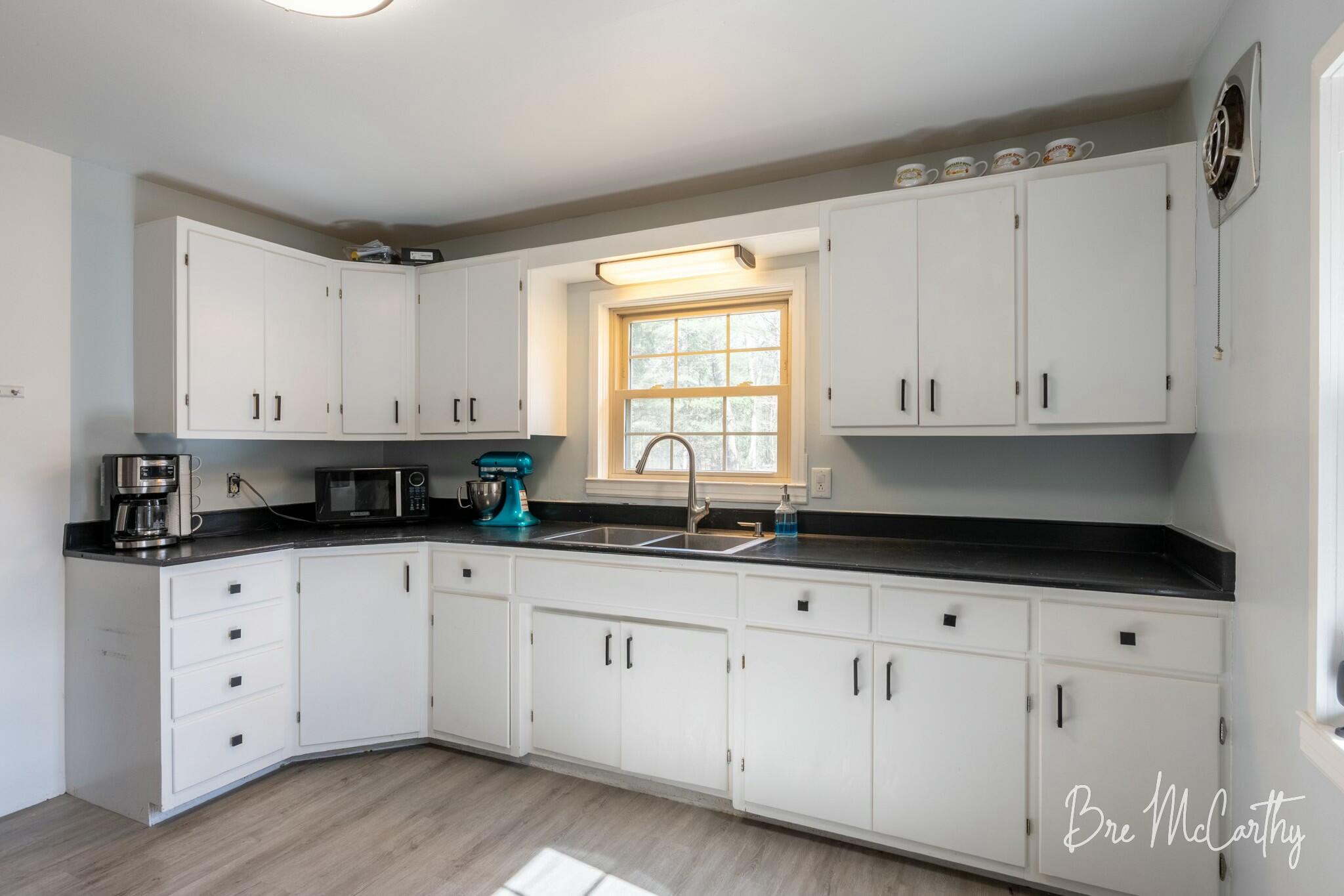 2556 Holton Road Muskegon, MI 49445 - Photo 5 of 33 Kitchen