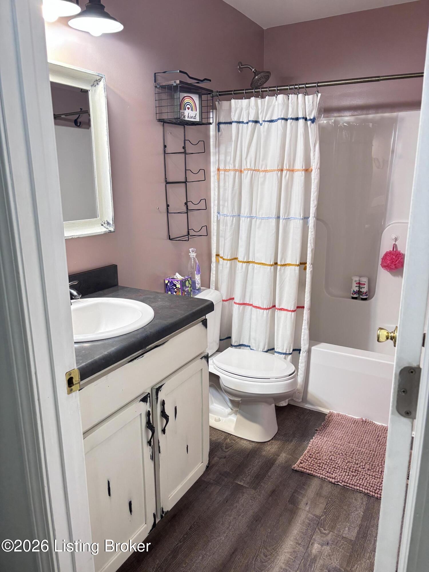 200 Bells Ml Road Shepherdsville, KY 40165 - Photo 69 of 172 Main Floor Full Bathroom