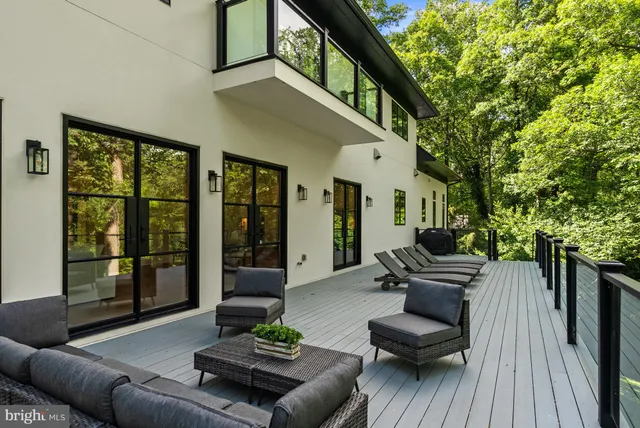 a view of entryway and hall