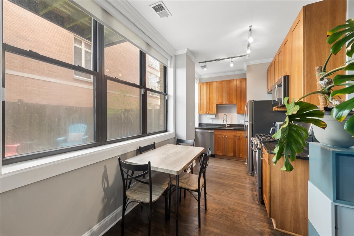 4144 North Sheridan Road, Unit 109 Chicago, IL 60613 - Photo 5 of 11