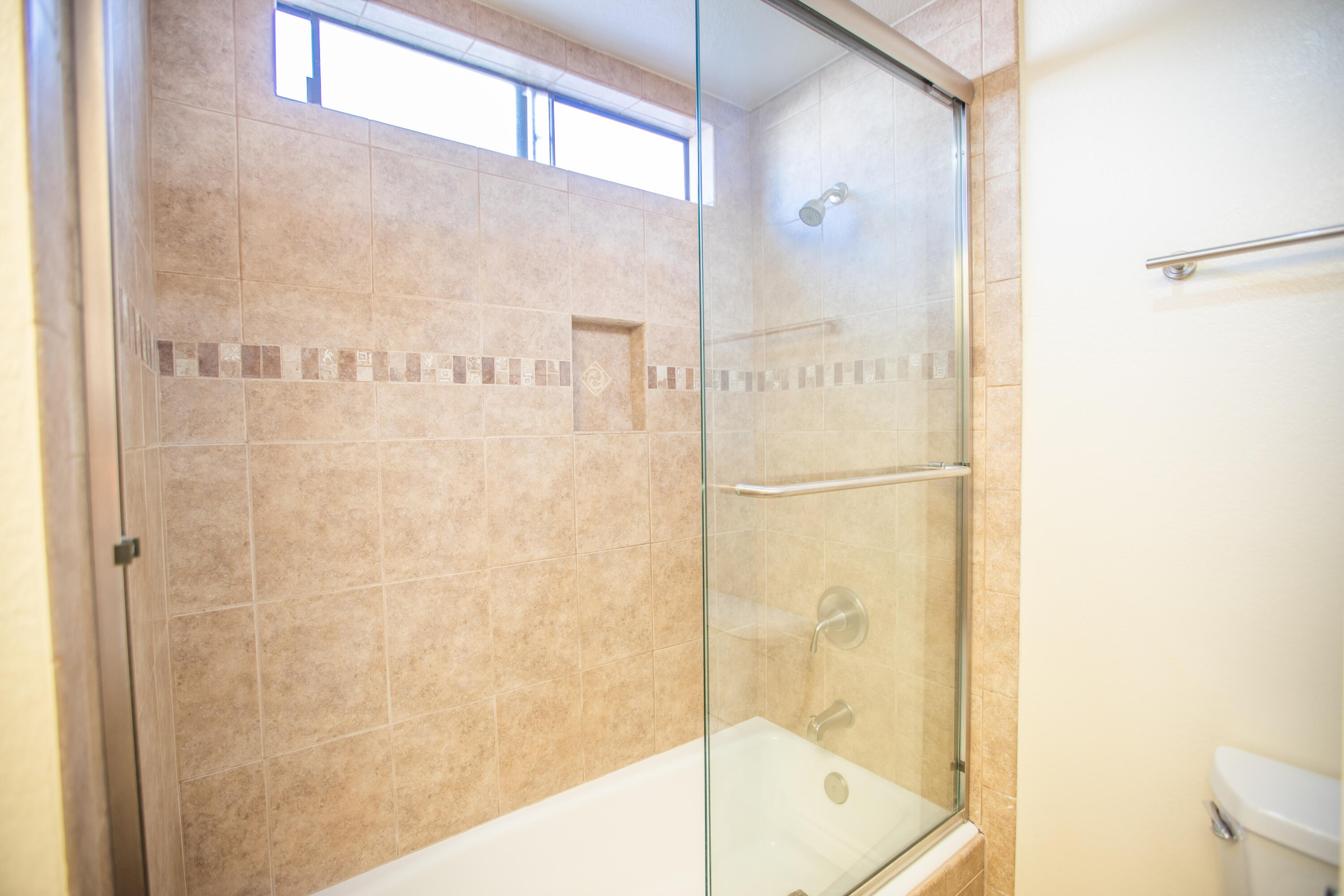 15261 Leffingwell Road, Unit 3 Whittier, CA 90604 - Photo 23 of 33 a bathroom with a shower and a bath tub