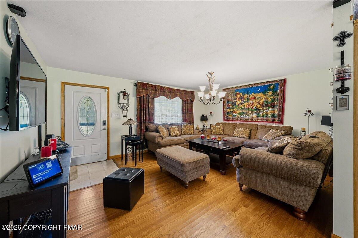 140 Camelback Road Tannersville, PA 18372 - Photo 14 of 44 14-HomeView_Media-140_Camelback_Rd