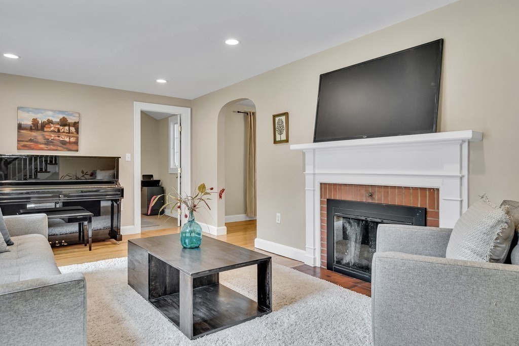 15 New Meadows Road Winchester, MA 01890 - Photo 4 of 37 Gallery Image 4