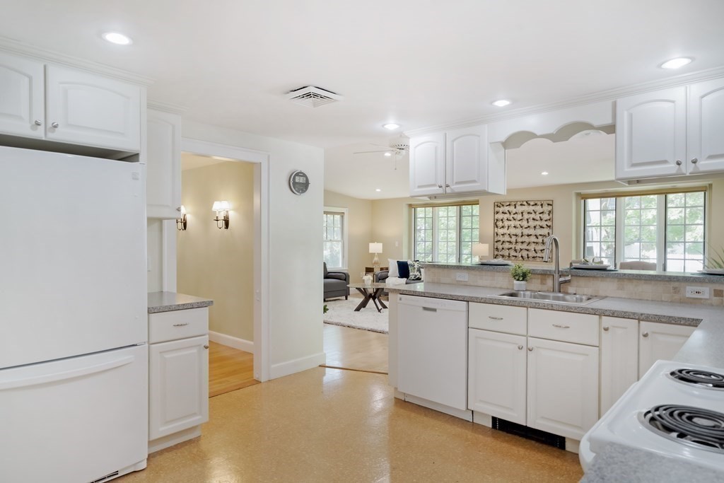15 New Meadows Road Winchester, MA 01890 - Photo 9 of 37 Gallery Image 9