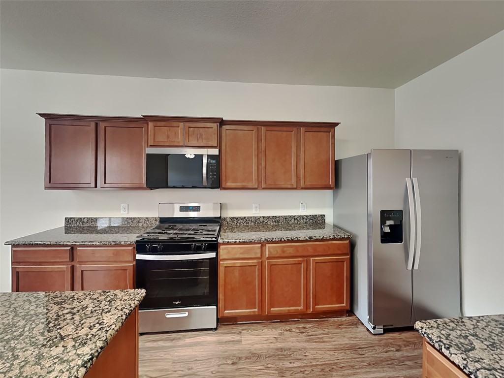10237 Tate Court Conroe, TX 77385 - Photo 2 of 24