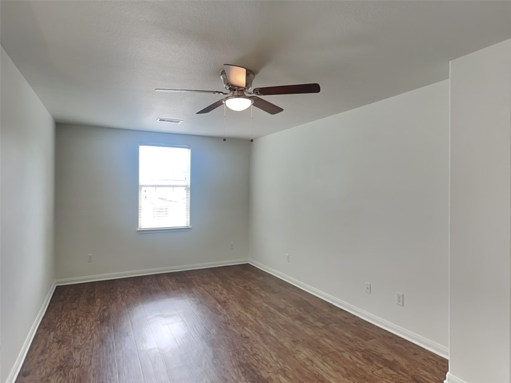10237 Tate Court Conroe, TX 77385 - Photo 5 of 24
