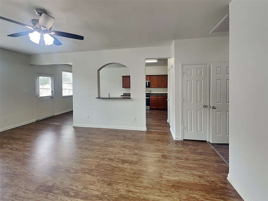 10237 Tate Court Conroe, TX 77385 - Photo 8 of 24