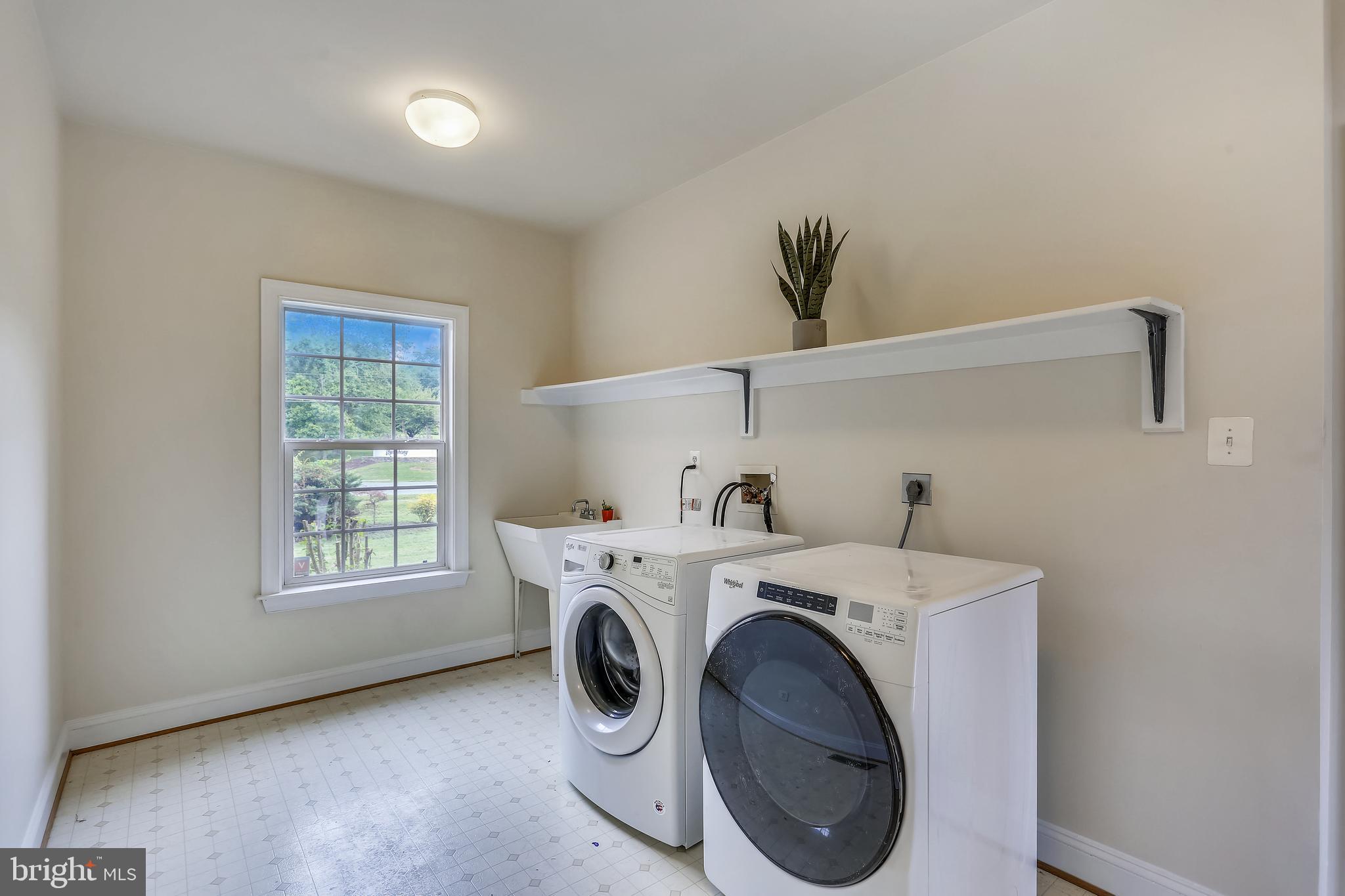 22401 Goshen School Road Laytonsville, MD 20882 - Photo 45 of 122 Washer Dryer
