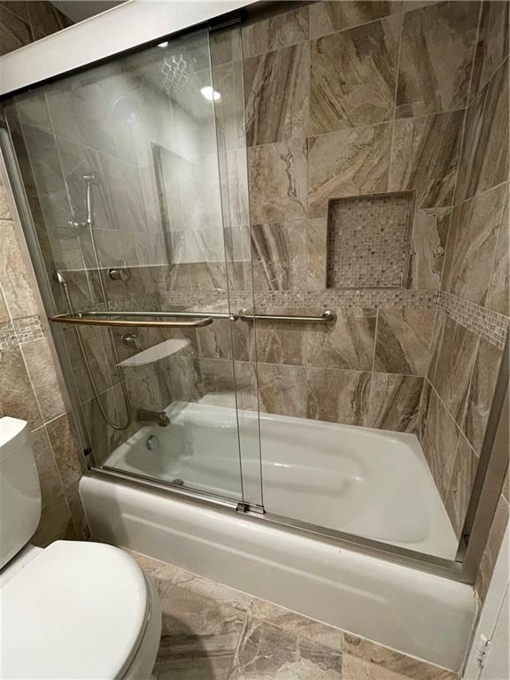 1501 Clairmont Road, Unit 532 Decatur, GA 30033 - Photo 10 of 17 a bathroom with a toilet and a tub