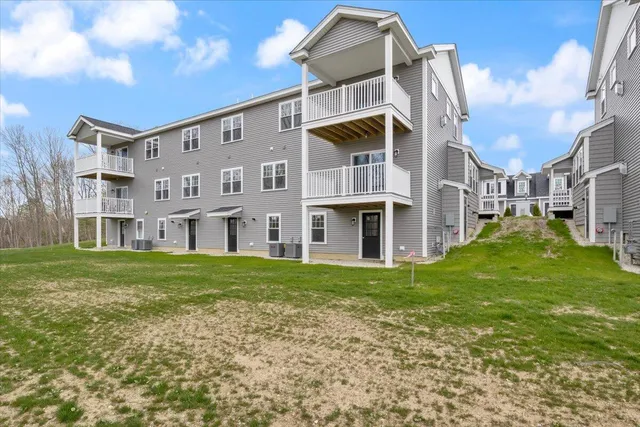 $629,900 | 32 Regency Circle, Unit 2, Kittery, ME 03904