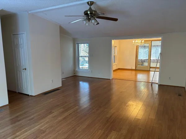 $190,000 | 15335 East B Avenue, Augusta, MI 49012