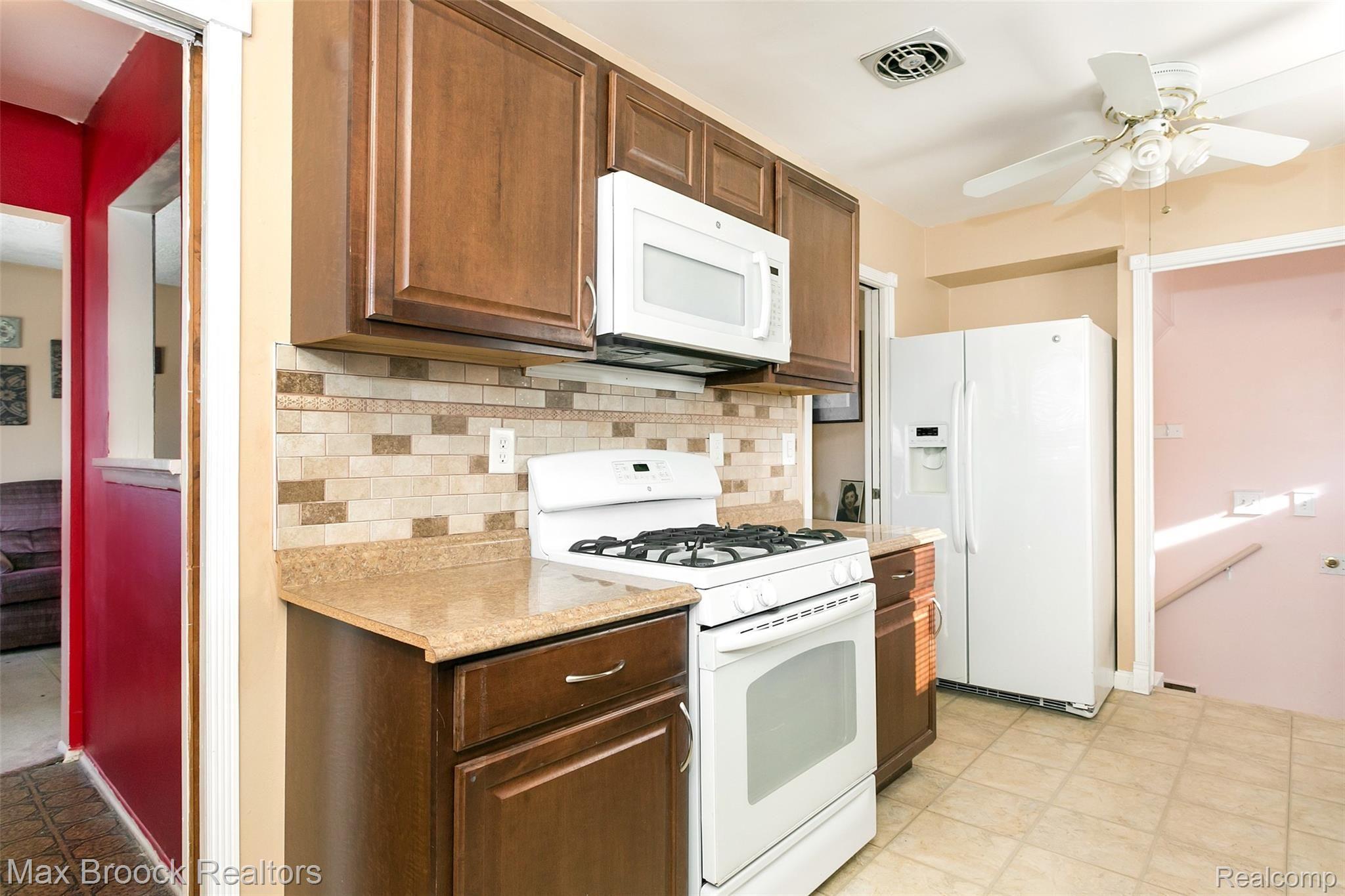 19152 Rensellor Street Livonia, MI 48152 - Photo 7 of 25 Rensellor-6.jpg