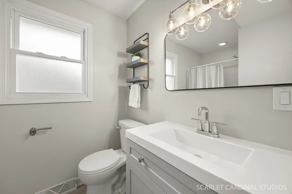 $895,000 | 774 Kenilworth Avenue, Glen Ellyn, IL 60137