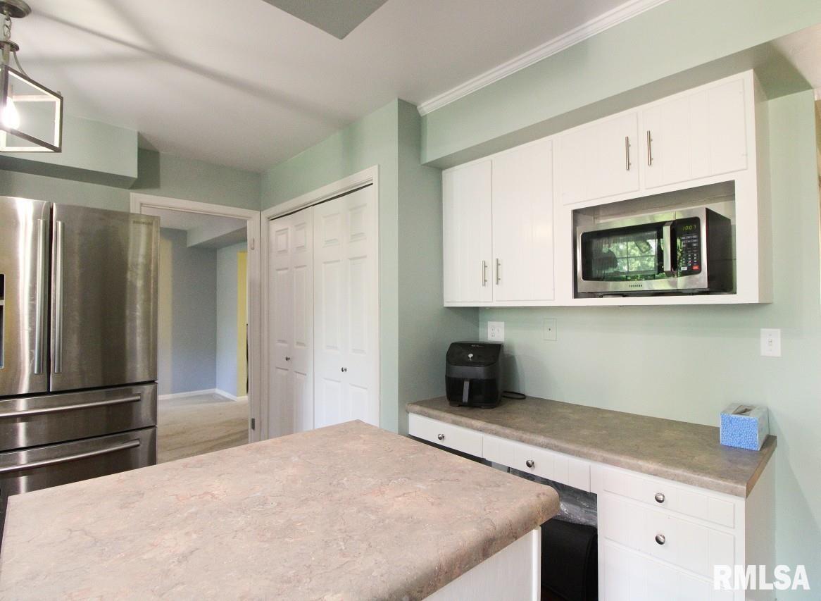 1222 Fundy Road Quincy, IL 62301 - Photo 12 of 39 Gallery Image 12