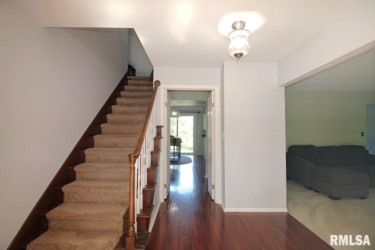 1222 Fundy Road Quincy, IL 62301 - Photo 3 of 39 Gallery Image 3