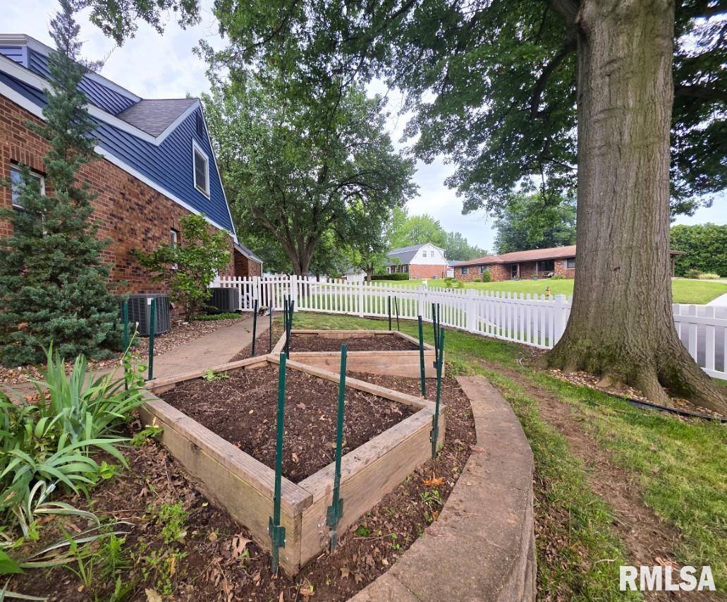 1222 Fundy Road Quincy, IL 62301 - Photo 37 of 39 Gallery Image 37