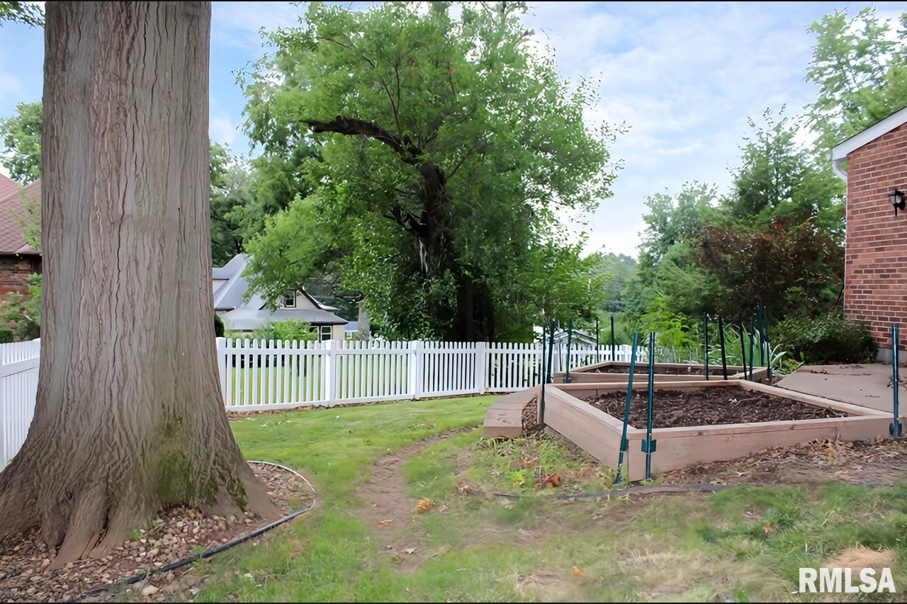 1222 Fundy Road Quincy, IL 62301 - Photo 38 of 39 Gallery Image 38