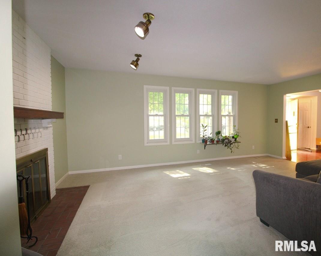 1222 Fundy Road Quincy, IL 62301 - Photo 5 of 39 Gallery Image 5
