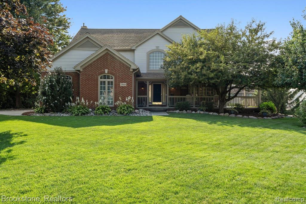 3944 Fieldview Road Lake Orion, MI 48360 - Photo 2 of 58