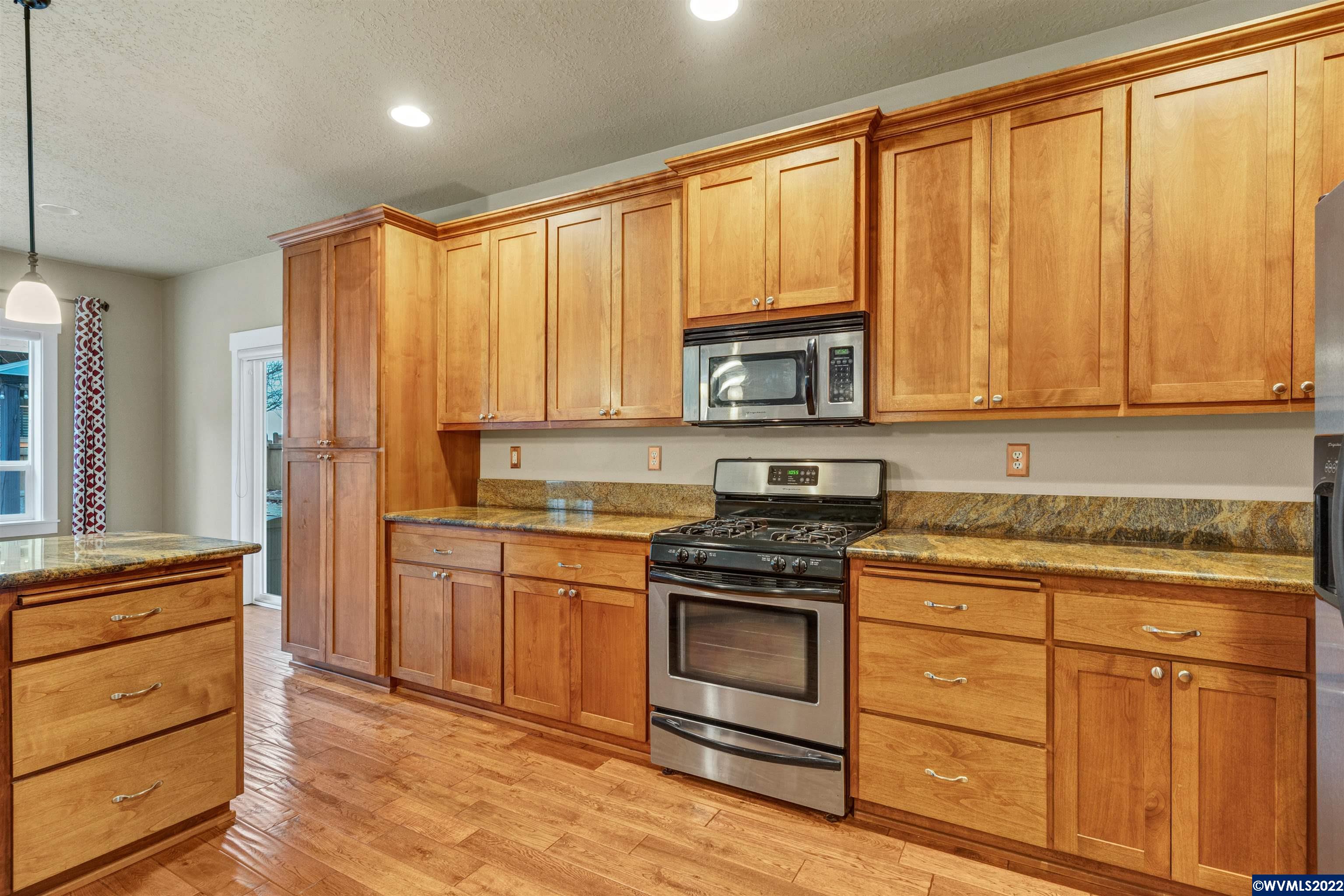 965 Pinetop Street Sweet Home, OR 97386 - Photo 12 of 27