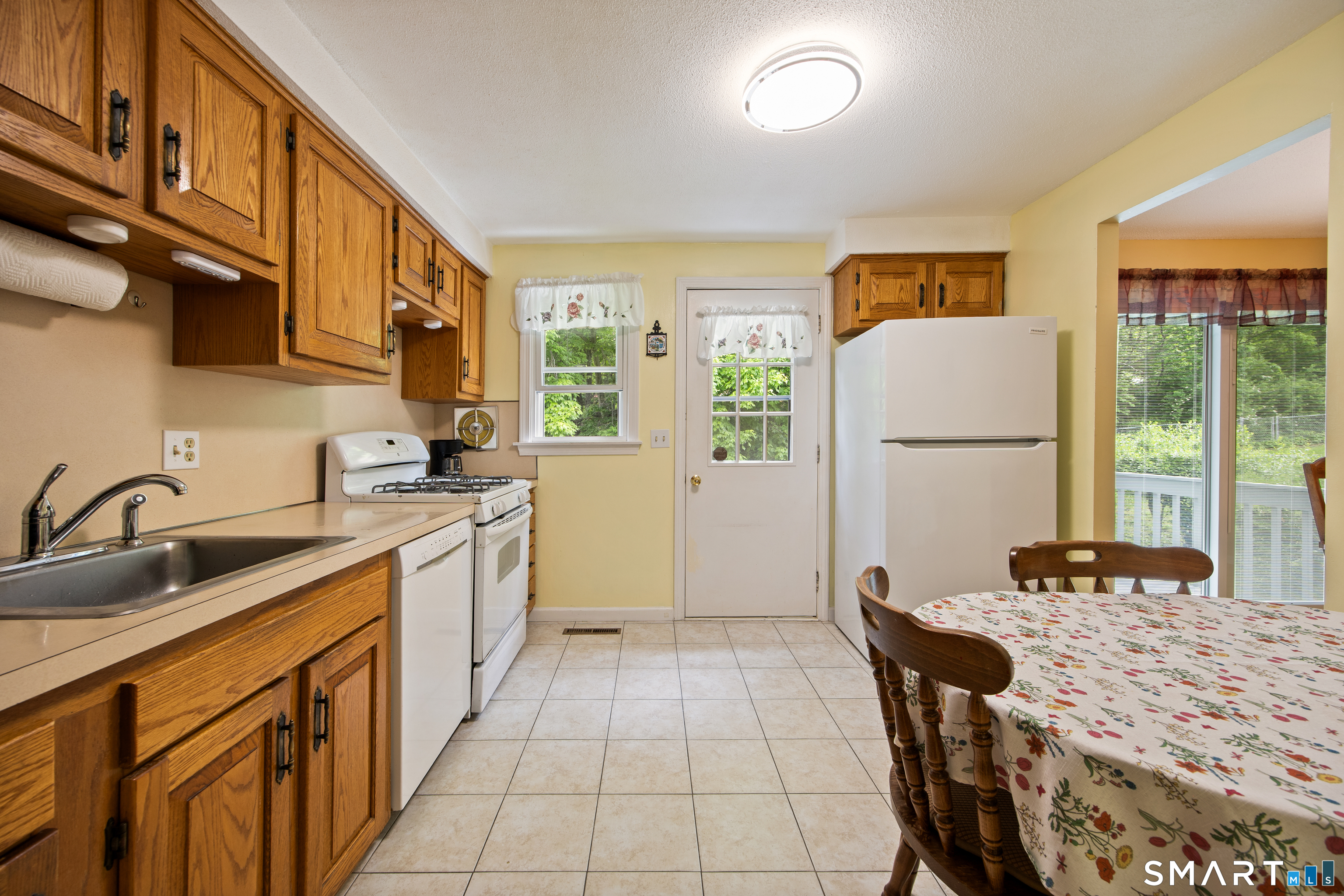 187 Knob Hill Road Meriden, CT 06451 - Photo 6 of 25