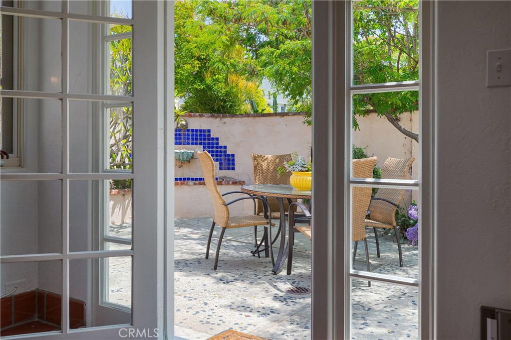 1981 Rangeview Drive Glendale, CA 91201 - Photo 13 of 50