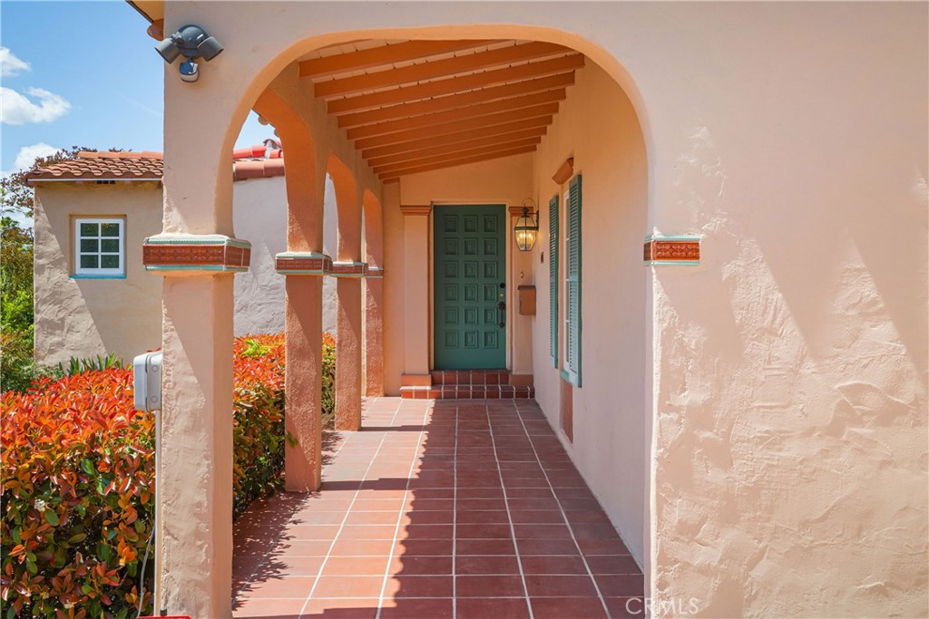 1981 Rangeview Drive Glendale, CA 91201 - Photo 4 of 50