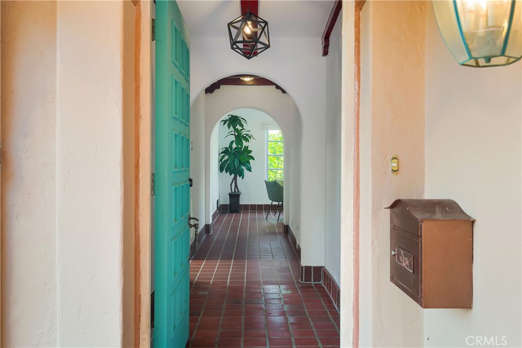 1981 Rangeview Drive Glendale, CA 91201 - Photo 5 of 50