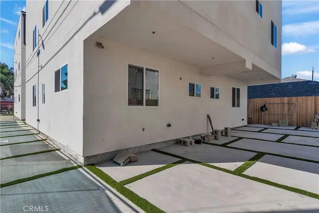 $4,995 | 2843 Folsom Street, Los Angeles, CA 90033