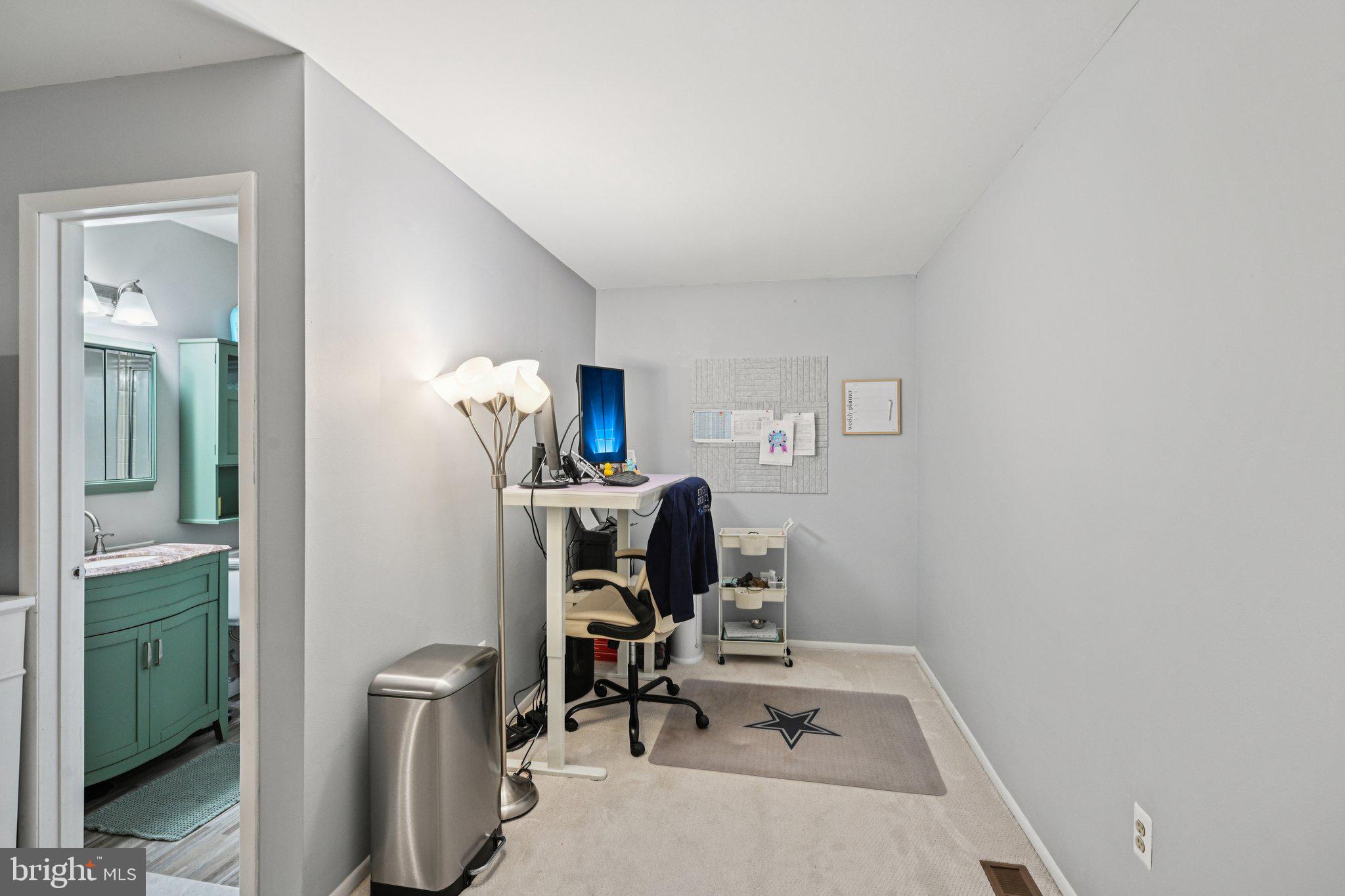 18 Jacob Court Trenton, NJ 08628 - Photo 33 of 43 a room with furniture a mirror and a lamp