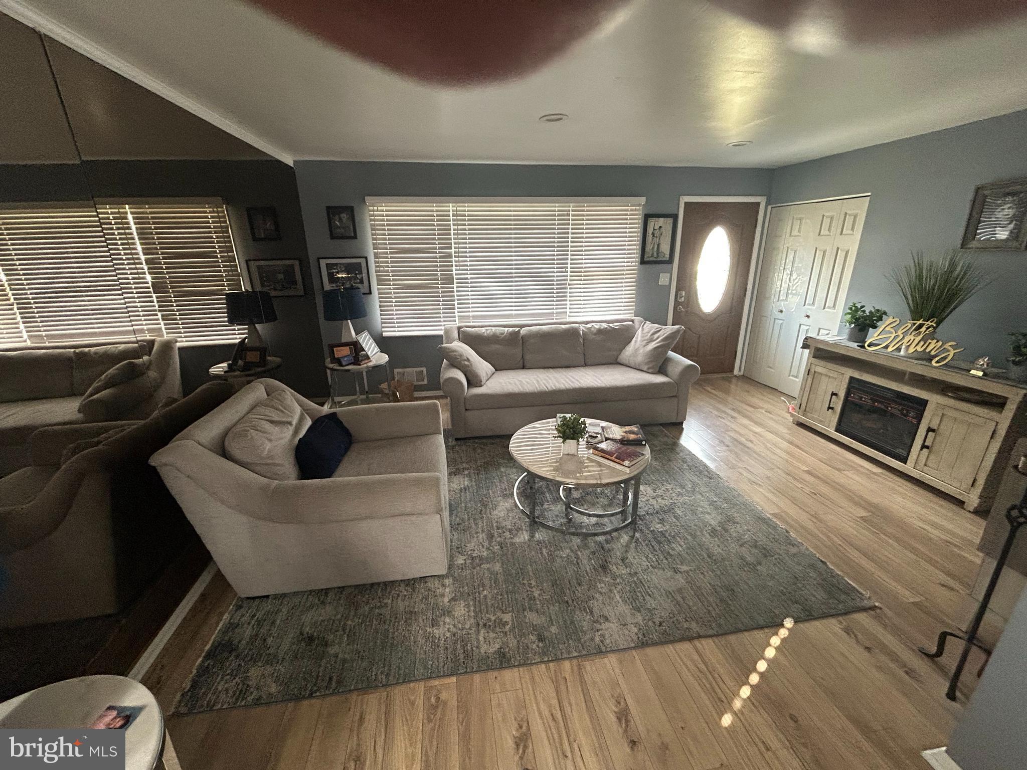 9079 Meadow Heights Road Randallstown, MD 21133 - Photo 2 of 12 Livingroom