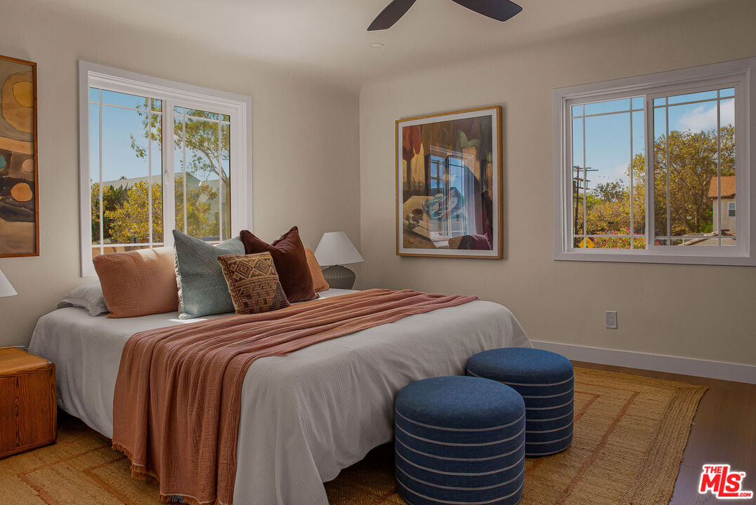 1462 Burnside Avenue Los Angeles, CA 90019 - Photo 12 of 24