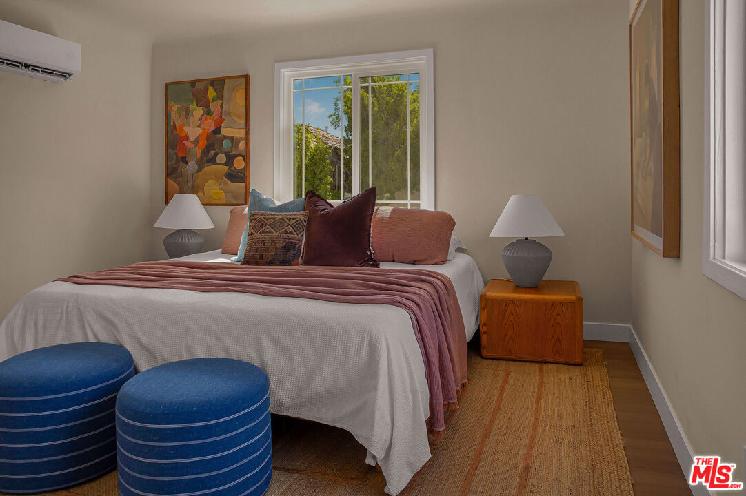 1462 Burnside Avenue Los Angeles, CA 90019 - Photo 13 of 24