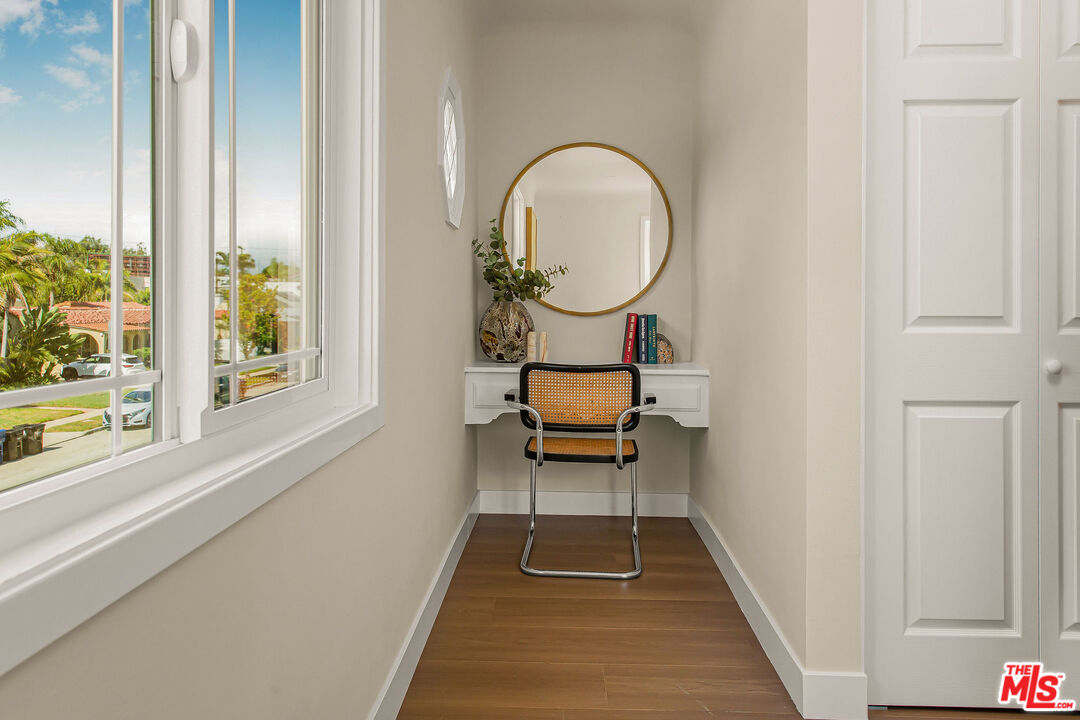 1462 Burnside Avenue Los Angeles, CA 90019 - Photo 16 of 24