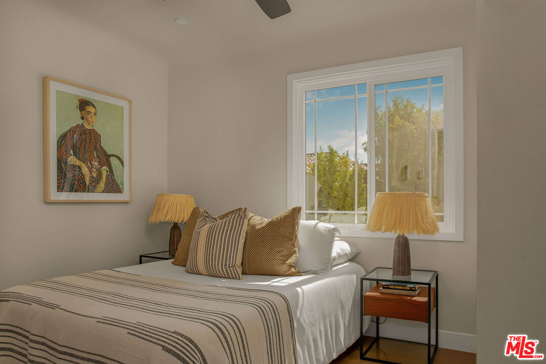 1462 Burnside Avenue Los Angeles, CA 90019 - Photo 18 of 24