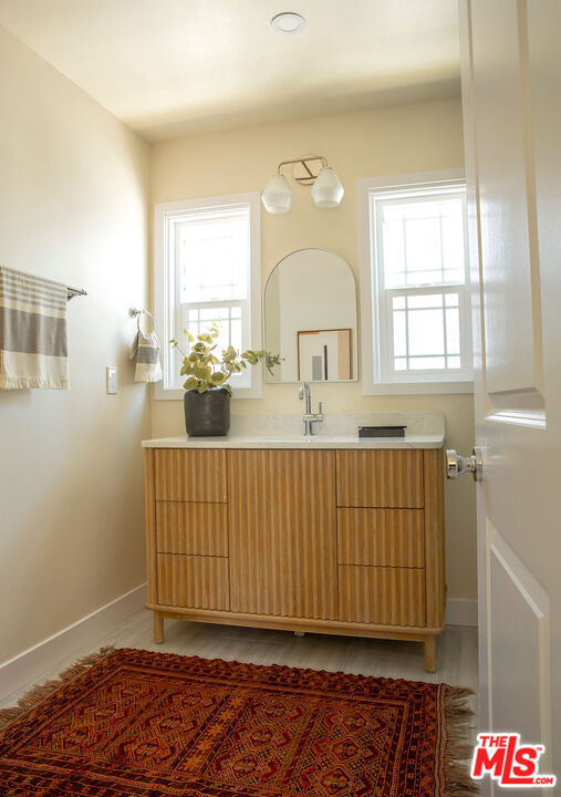 1462 Burnside Avenue Los Angeles, CA 90019 - Photo 20 of 24