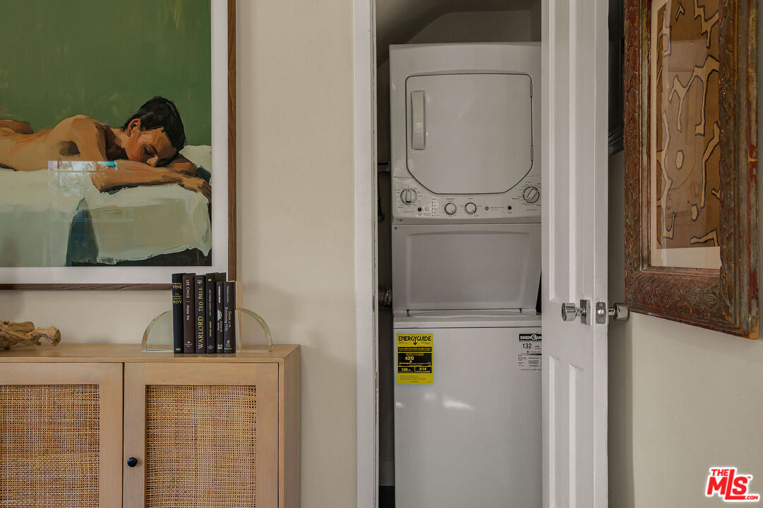 1462 Burnside Avenue Los Angeles, CA 90019 - Photo 23 of 24