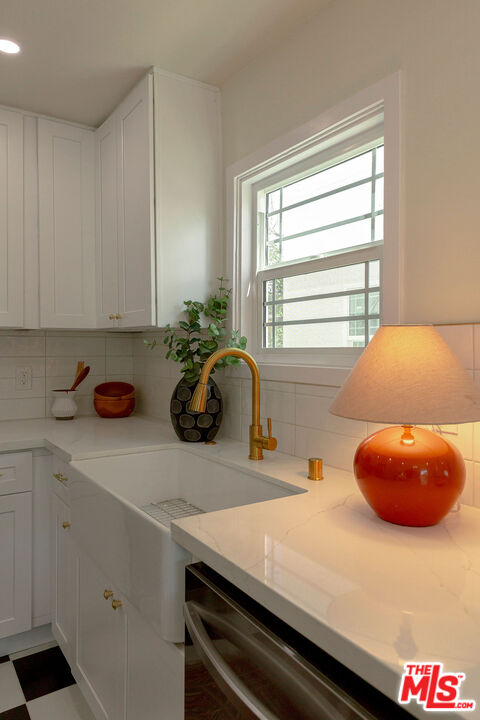 1462 Burnside Avenue Los Angeles, CA 90019 - Photo 10 of 24