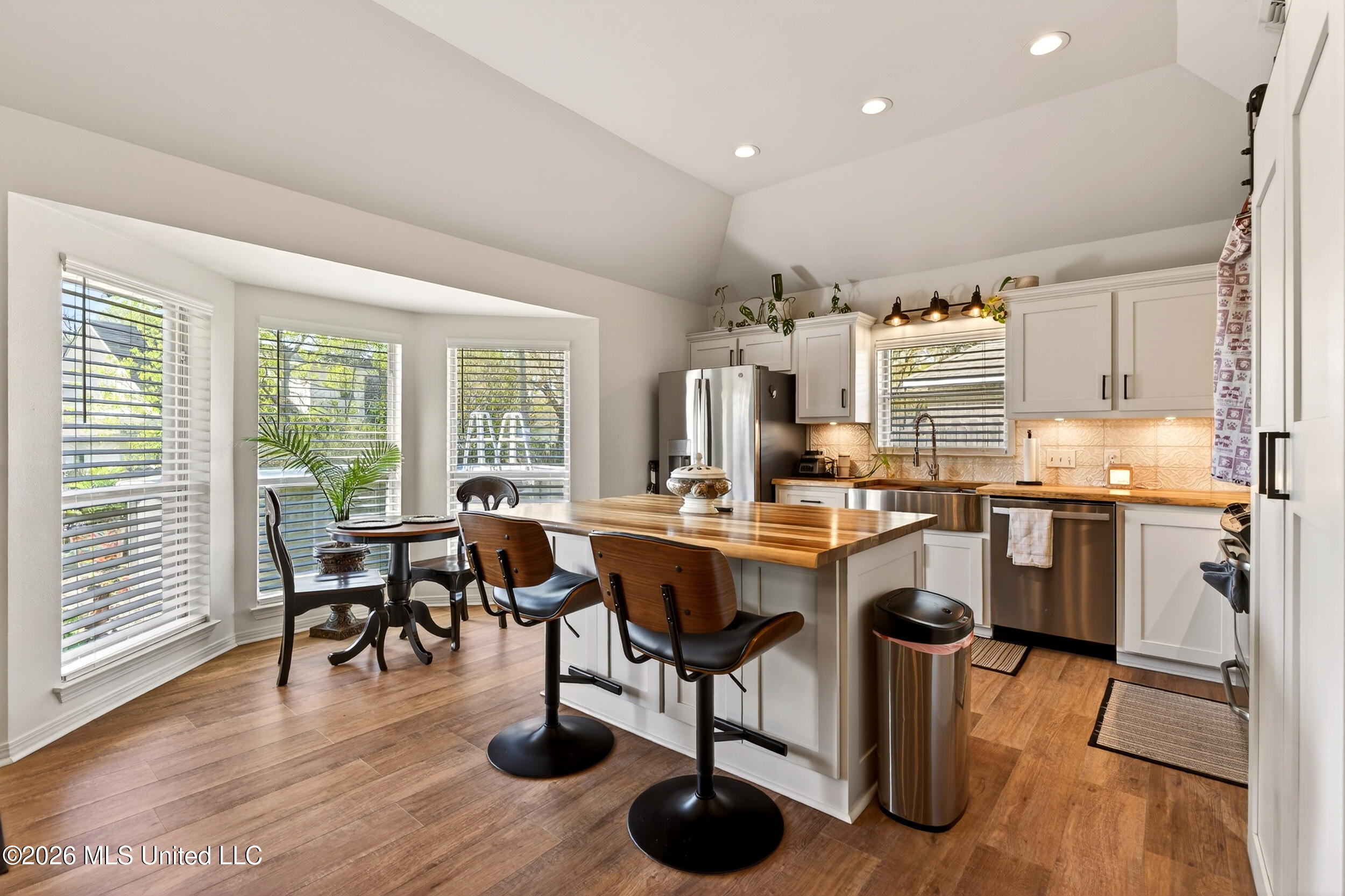 885 Manini Way Diamondhead, MS 39525 - Photo 20 of 55 19_kitchen 3ijpg